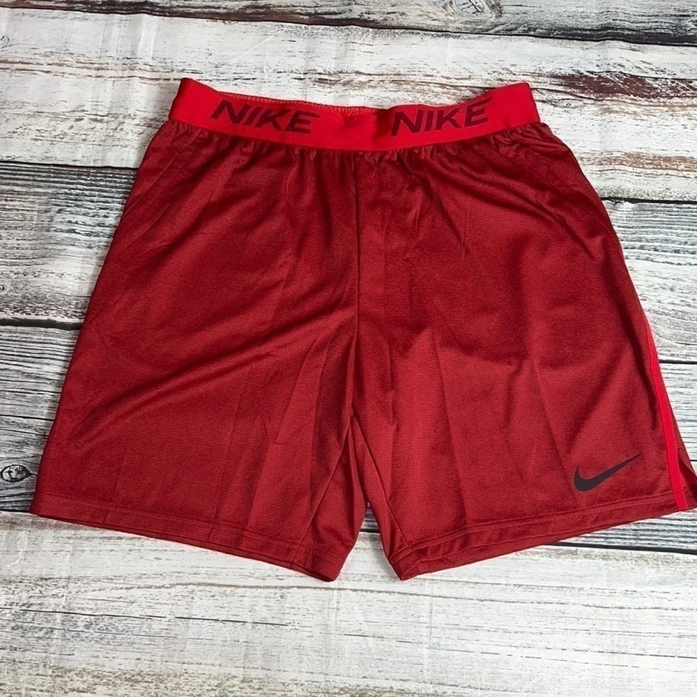 Nike Men’s Crimson Red Standard Training Shorts SZ L Zipper Pocket/Pull-String